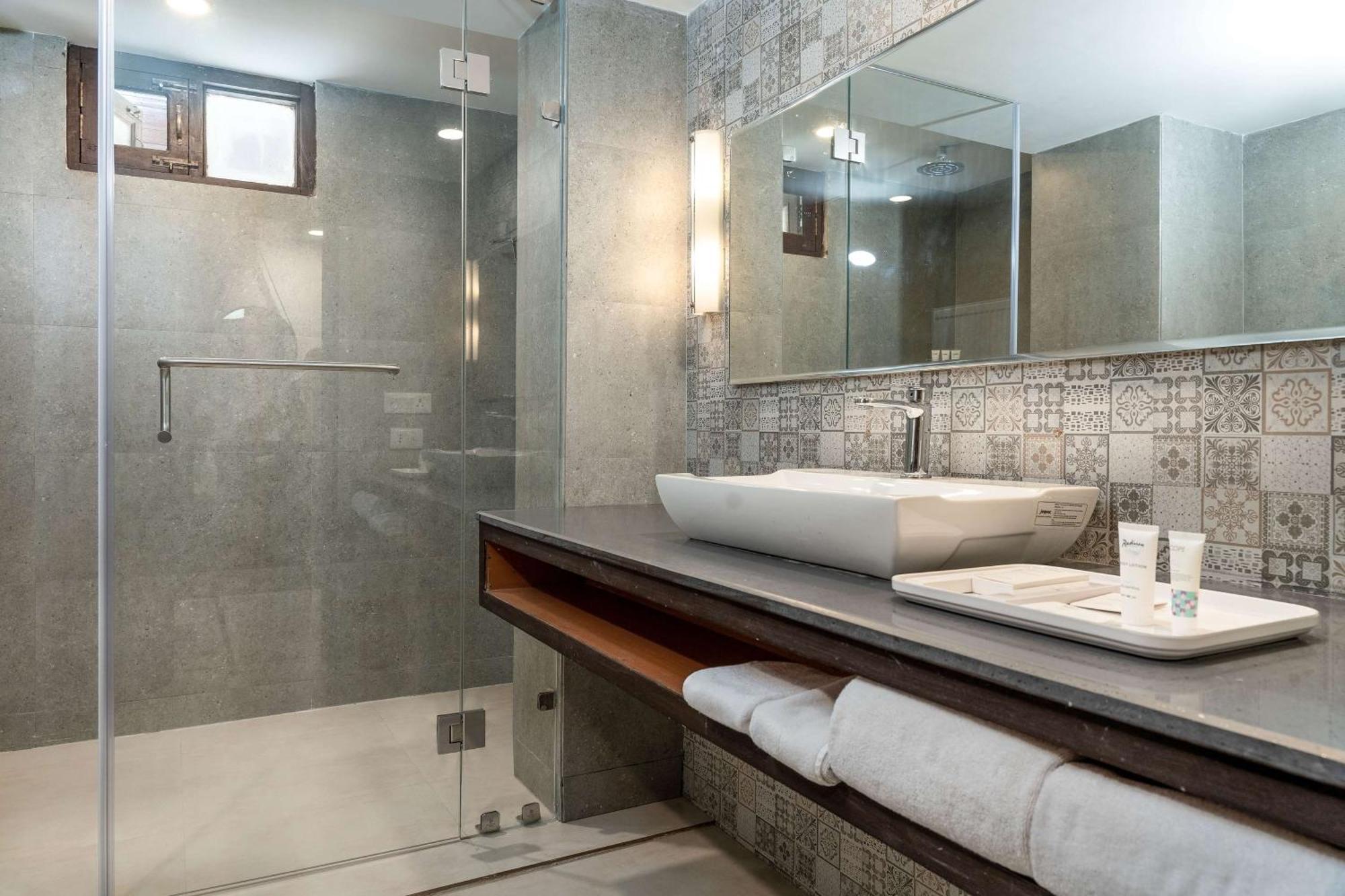 Country Inn Suites By Radisson Sonāmarg Exteriör bild