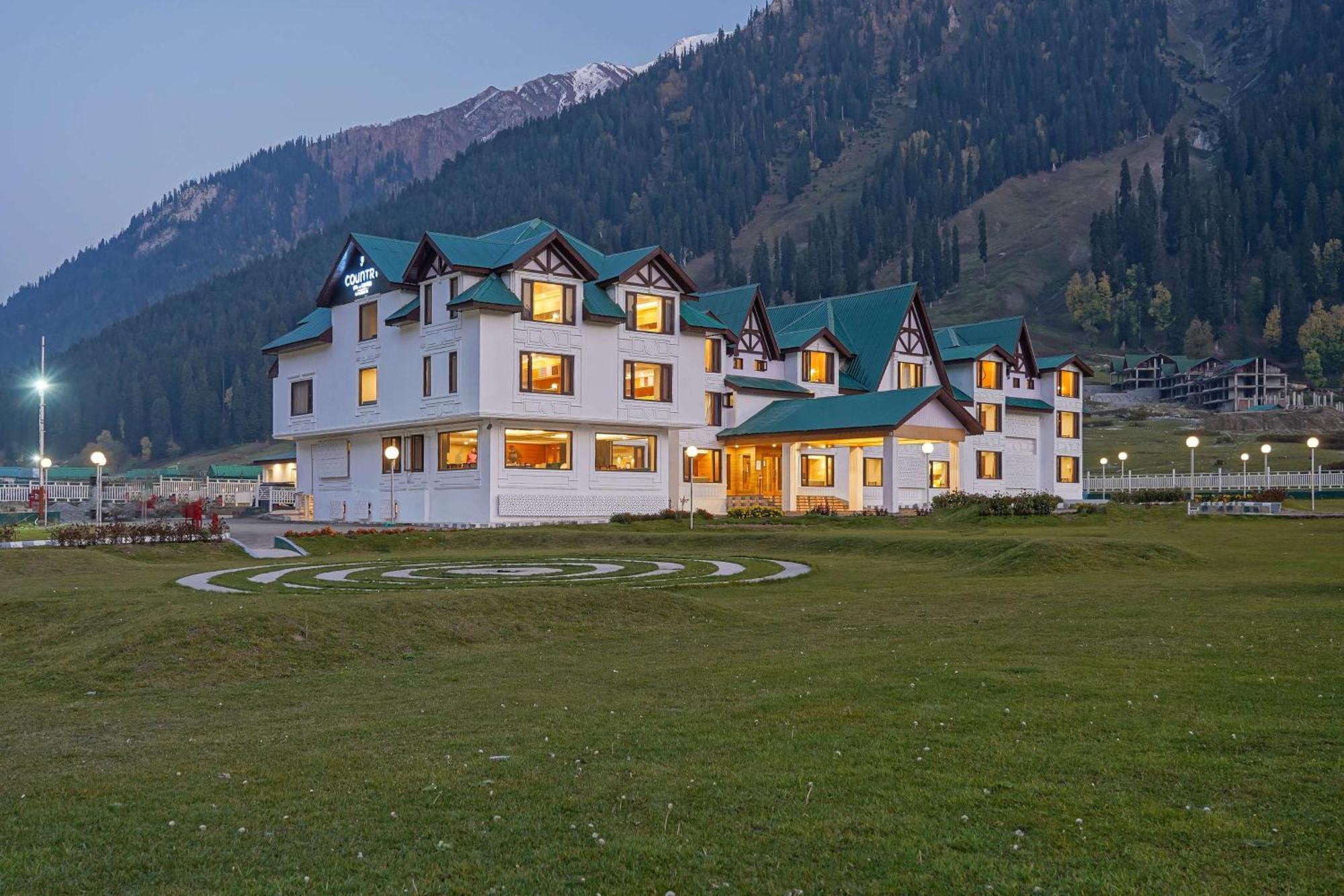 Country Inn Suites By Radisson Sonāmarg Exteriör bild